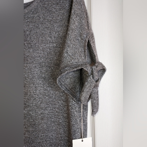 Scoop neck lightweight sweater tee - Picture 4 of 4